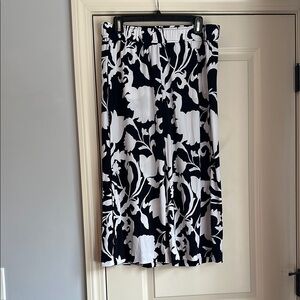 Floral Navy and White Women's Cropped Pants